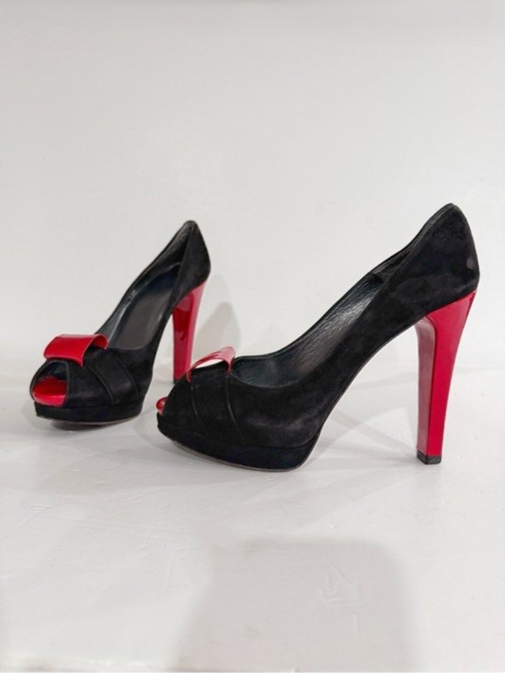 Stuart Weitzman Puente Women 7.5M Black Suede Red Patent Peep Toe Heels Y2K Glam